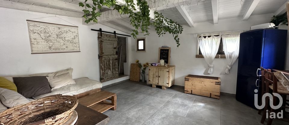 Casale 16 locali di 185 m² in Fasano (72017)