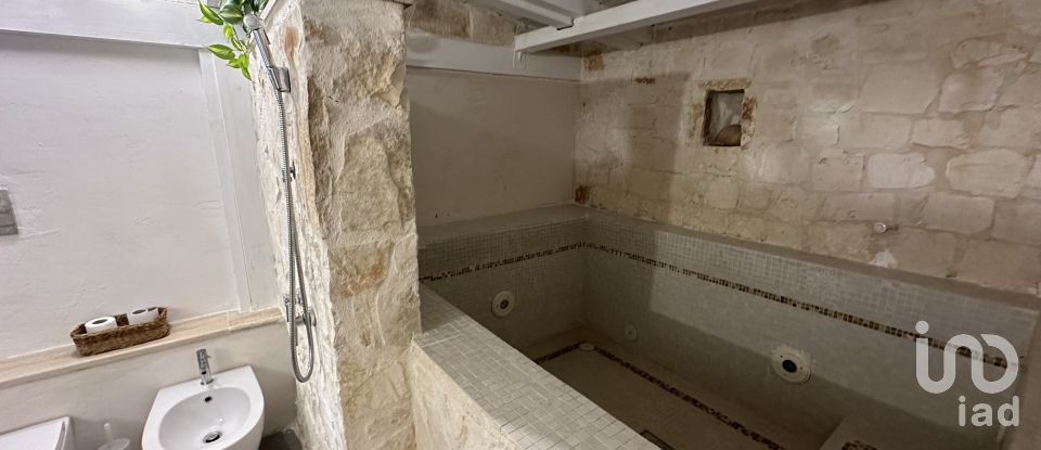 Casale 16 locali di 185 m² in Fasano (72017)