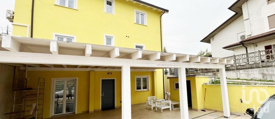 Casale 3 locali di 180 m² in Ghedi (25016)