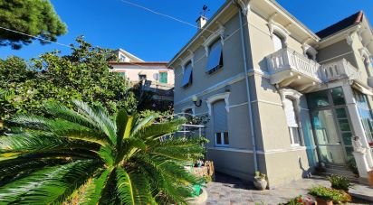 Casa indipendente / Villa 7 locali di 265 m² in Savona (17100)