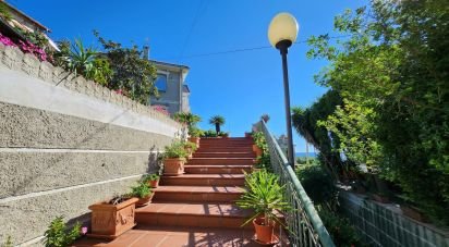 Casa indipendente / Villa 7 locali di 265 m² in Savona (17100)