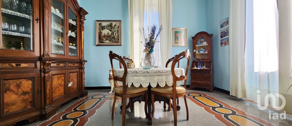 Casa indipendente / Villa 7 locali di 265 m² in Savona (17100)