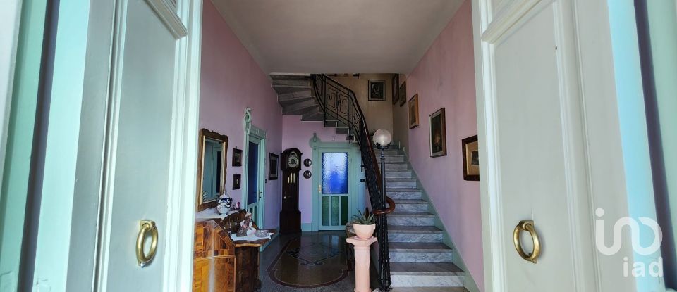 Casa indipendente / Villa 7 locali di 265 m² in Savona (17100)