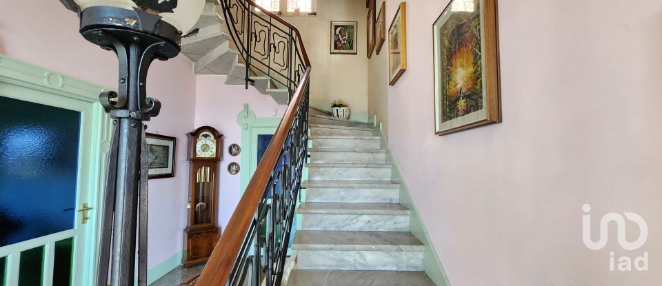 Casa indipendente / Villa 7 locali di 265 m² in Savona (17100)