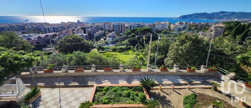 Casa indipendente / Villa 7 locali di 265 m² in Savona (17100)