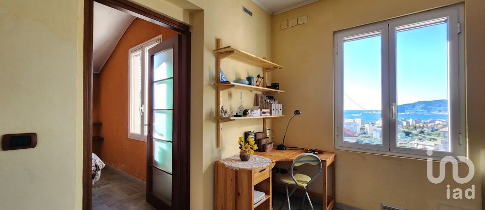 Casa indipendente / Villa 7 locali di 265 m² in Savona (17100)