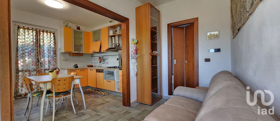 Casa indipendente / Villa 7 locali di 265 m² in Savona (17100)