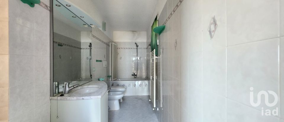 Casa indipendente / Villa 7 locali di 265 m² in Savona (17100)