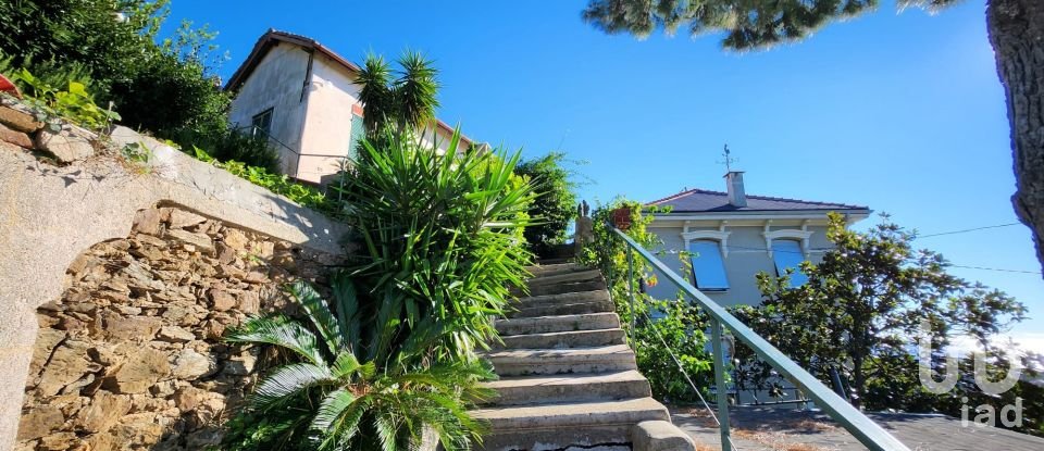 Casa indipendente / Villa 7 locali di 265 m² in Savona (17100)