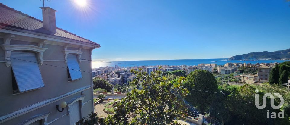 Casa indipendente / Villa 7 locali di 265 m² in Savona (17100)