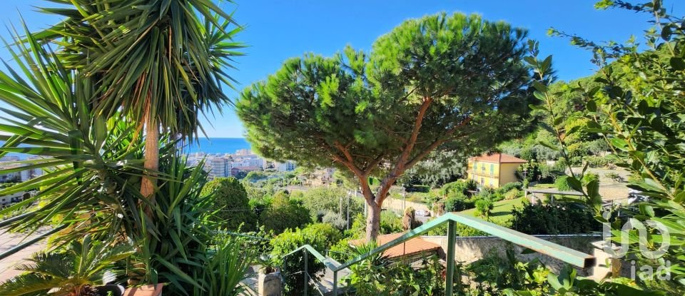 Casa indipendente / Villa 7 locali di 265 m² in Savona (17100)