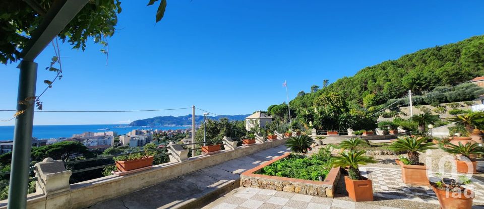 Casa indipendente / Villa 7 locali di 265 m² in Savona (17100)