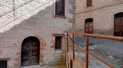 Quadrilocale di 78 m² a Pergola (61045)