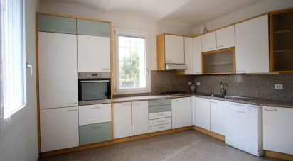 Townhouse 9 rooms of 423 m² in Modena (41123)