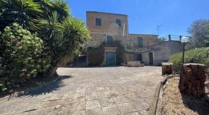 Casa indipendente / Villa 7 locali di 310 m² in Caltanissetta (93100)