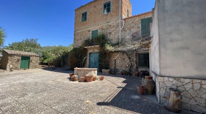 Casa indipendente / Villa 7 locali di 310 m² in Caltanissetta (93100)