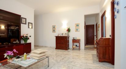 Apartment 6 rooms of 110 m² in Genova (16154)