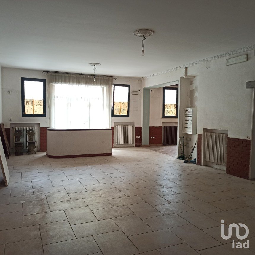 Restaurant of 330 m² in Medicina (40059)