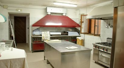 Rustico 9 locali di 280 m² in Castiglione Messer Raimondo (64034)