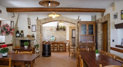 Rustico 9 locali di 280 m² in Castiglione Messer Raimondo (64034)