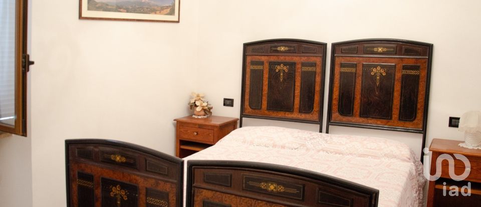 Rustico 9 locali di 280 m² in Castiglione Messer Raimondo (64034)