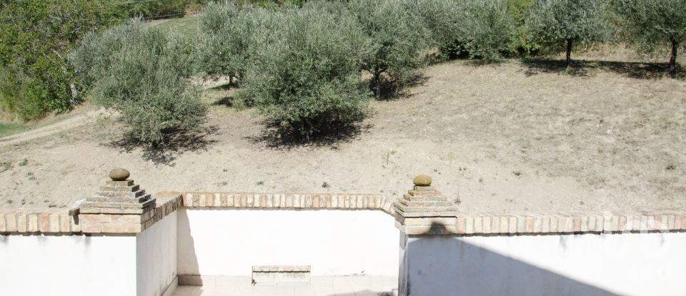 Rustico 9 locali di 280 m² in Castiglione Messer Raimondo (64034)