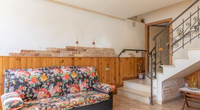 Casa indipendente 8 locali di 146 m² in Serra Sant'Abbondio (61040)