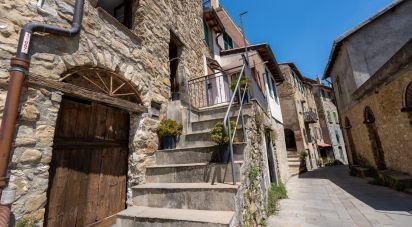 Casa indipendente / Villa 5 locali di 200 m² in Bajardo (18031)