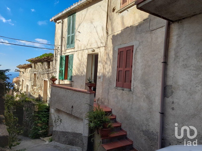 Casa di paese 4 locali di 70 m² in - (87030)