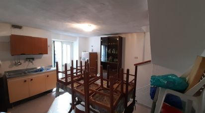 Casa di paese 4 locali di 70 m² in - (87030)