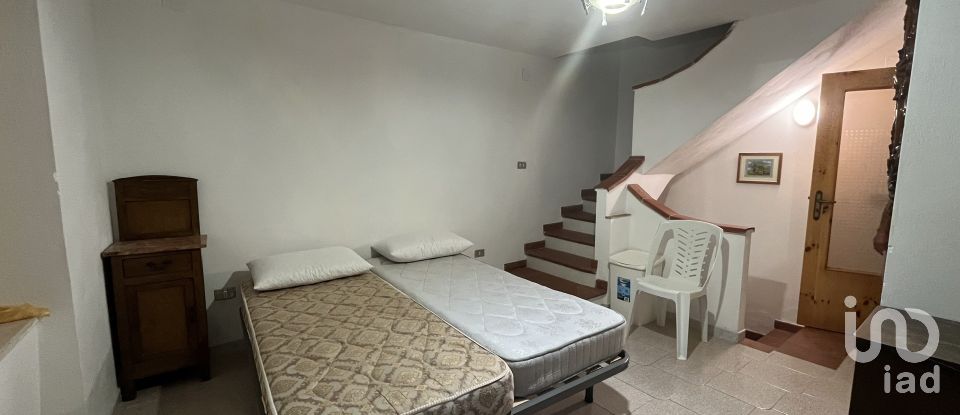 Casa di paese 4 locali di 70 m² in - (87030)