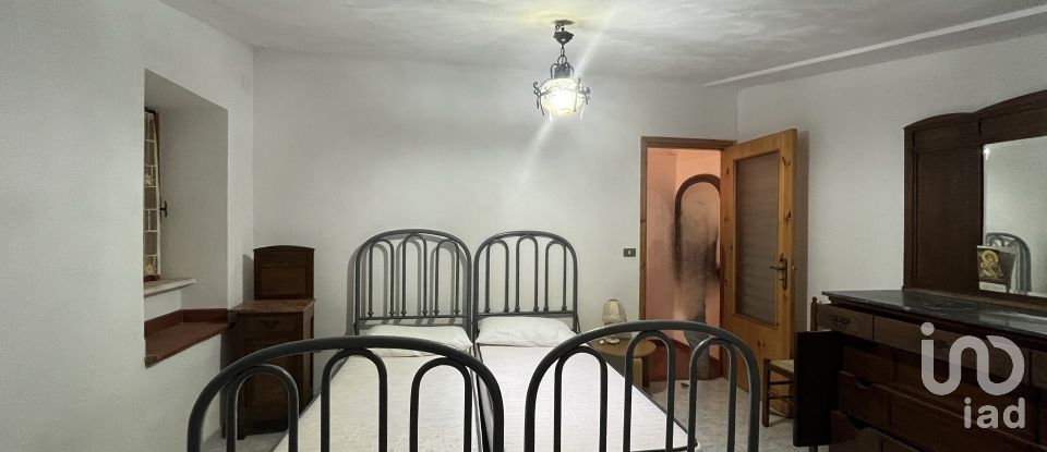 Casa di paese 4 locali di 70 m² in - (87030)