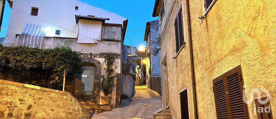 Casa di paese 4 locali di 70 m² in - (87030)