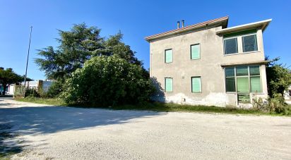Casa indipendente / Villa 8 locali di 350 m² in Montichiari (25018)