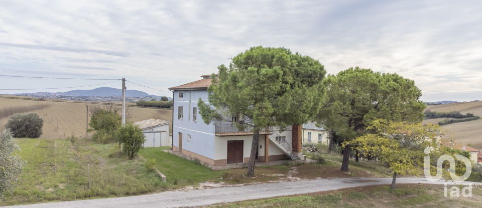 Casa indipendente / Villa 4 locali di 340 m² in Osimo (60027)