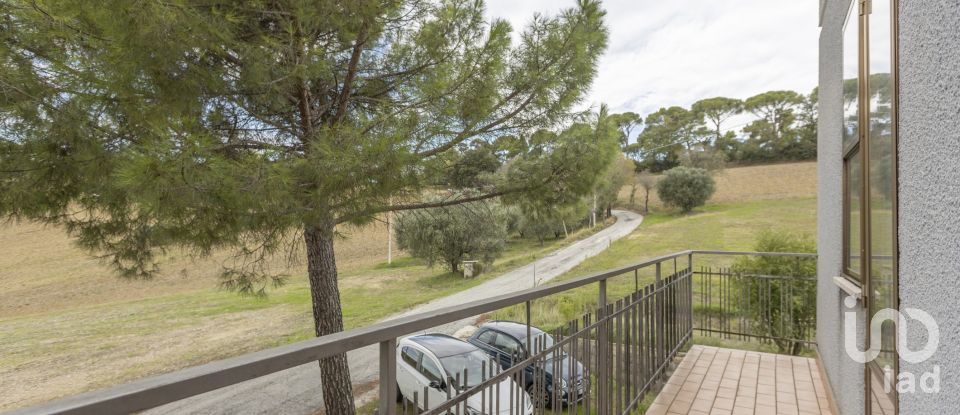 Casa indipendente / Villa 4 locali di 340 m² in Osimo (60027)