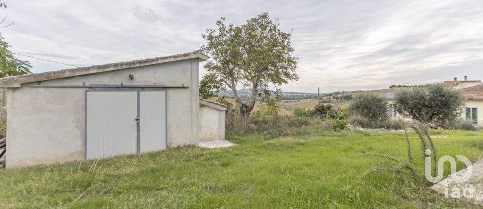 Casa indipendente / Villa 4 locali di 340 m² in Osimo (60027)