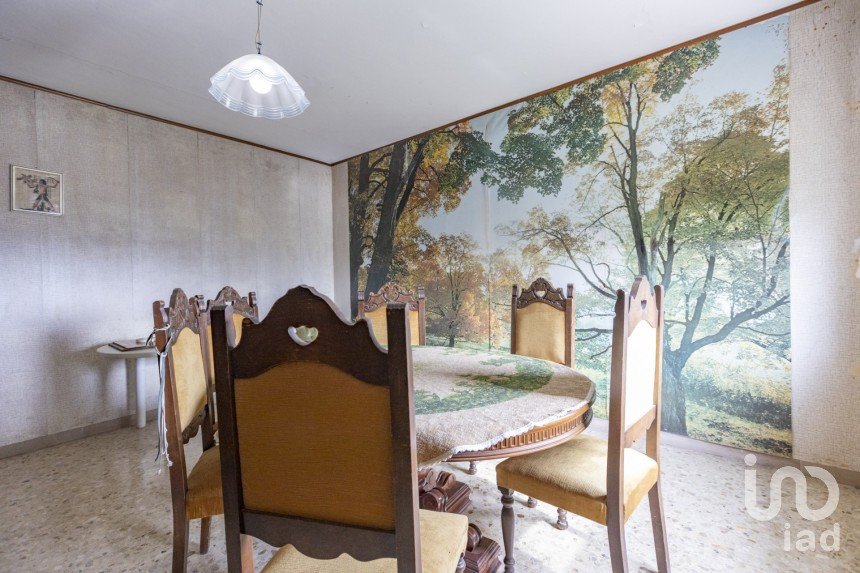 Country home 5 rooms of 200 m² in Jesi (60035)