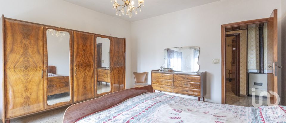 Country home 5 rooms of 200 m² in Jesi (60035)