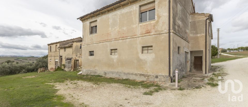 Country home 5 rooms of 200 m² in Jesi (60035)
