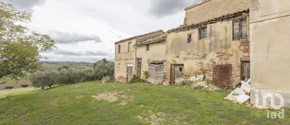 Country home 5 rooms of 200 m² in Jesi (60035)