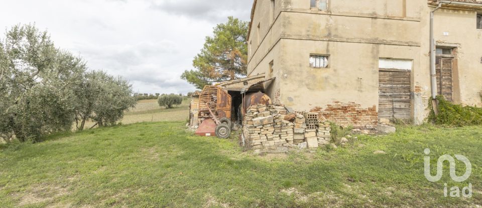 Country home 5 rooms of 200 m² in Jesi (60035)