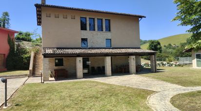 Casa indipendente 12 locali di 580 m² in Carassai (63063)