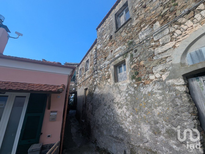 Costruzione di 120 m² in Orco Feglino (17024)