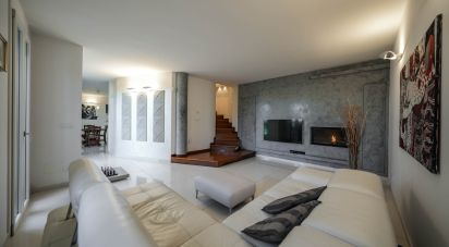 Casa indipendente / Villa 7 locali di 230 m² in Cento (44045)