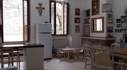 Appartamento 5 locali di 214 m² a Foligno (06034)