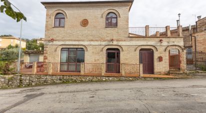 Appartamento 7 locali di 228 m² a Montottone (63843)