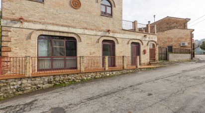 Appartamento 7 locali di 228 m² a Montottone (63843)