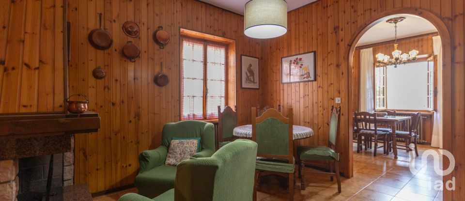 Townhouse 9 rooms of 300 m² in Santa Maria Nuova (60030)