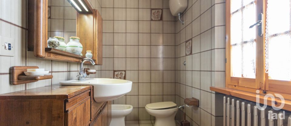 Townhouse 9 rooms of 300 m² in Santa Maria Nuova (60030)